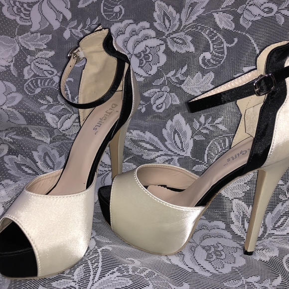 Shoes - Picture 1 of 2